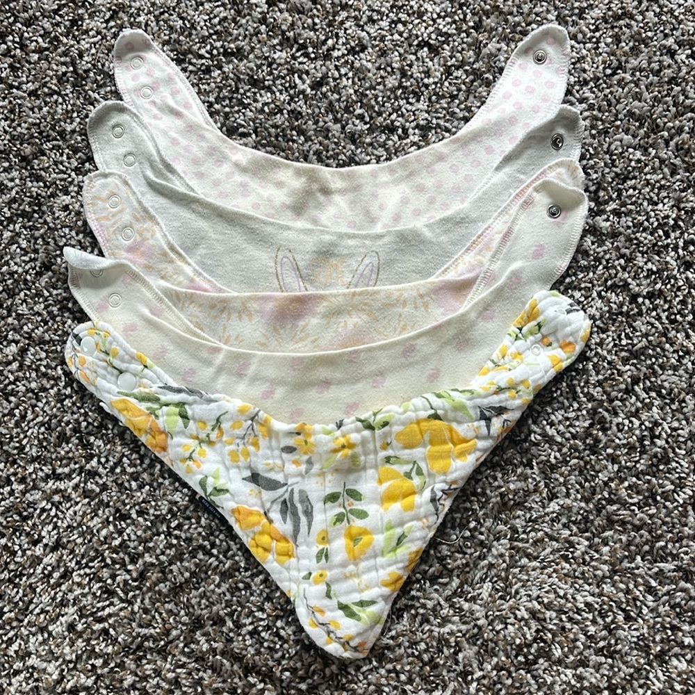 OS✨Set of 5 Bandana Bibs Girl